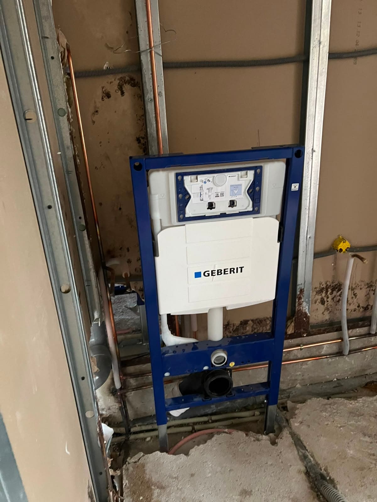 Pose d'un bâti-support Geberit pour WC suspendu